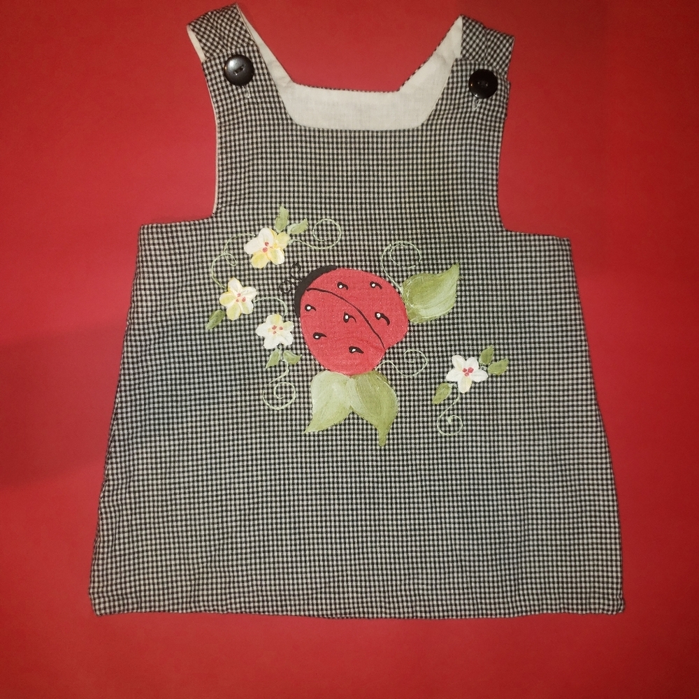 Handpainted button tank